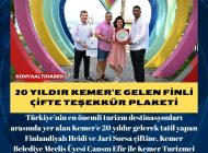 20 yıldır Kemer’e gelen Finli çifte teşekkür plaketi
