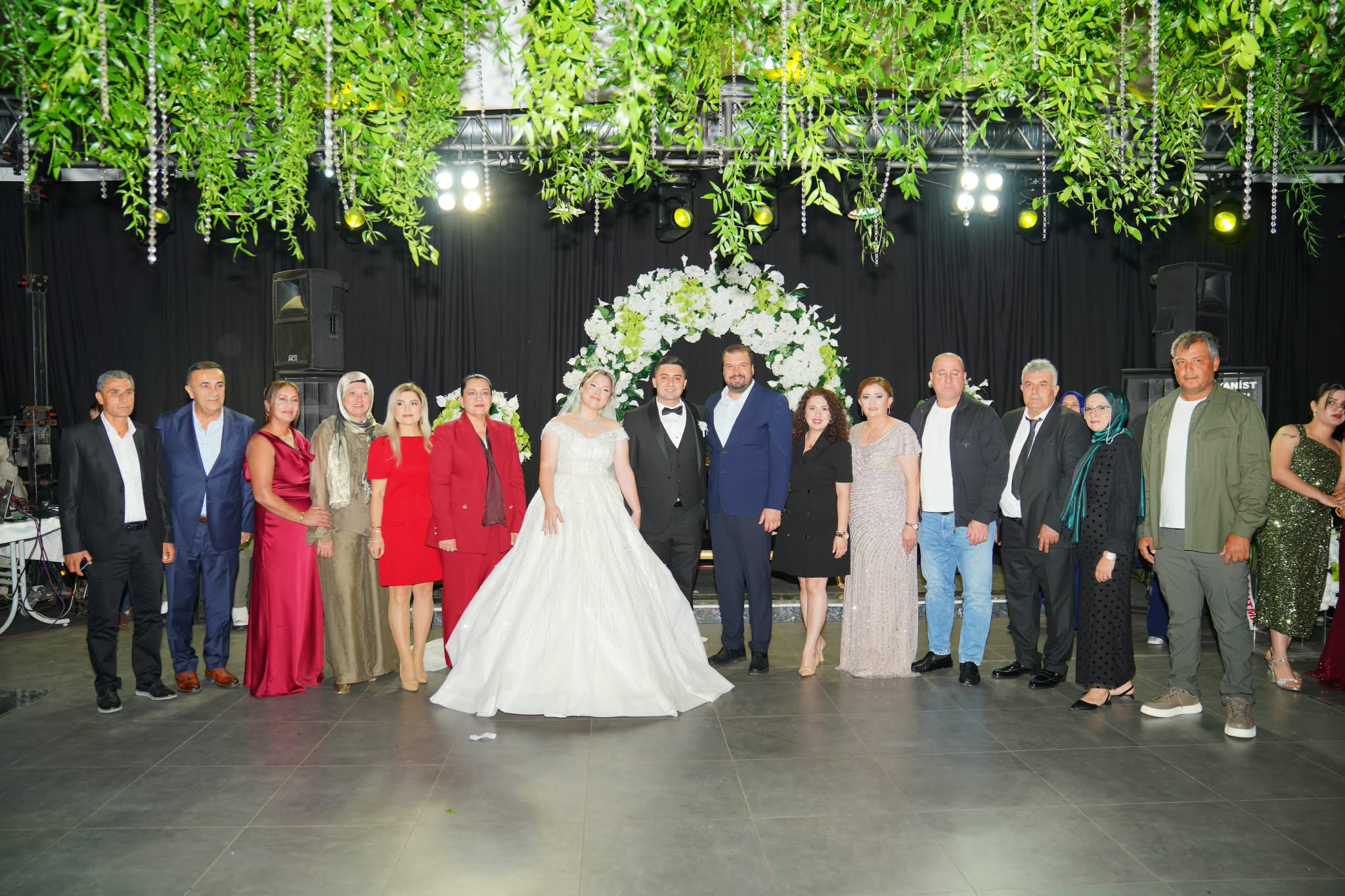 SOYSAL AİLESİNİN MUTLU GÜNÜ: KADRİYE VE HASAN DÜNYAEVİNE GİRDİ